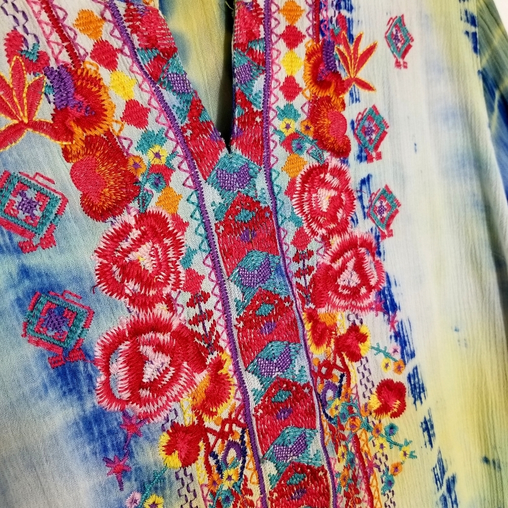 Calessa Top Women's 1X Floral Embroidered Tye Dye V-Neck 3/4 Roll Tab Sleeve - Picture 2 of 10